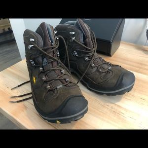 Keen Durand Mid WaterProof Hiking Boots